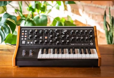 معرفی برند moog